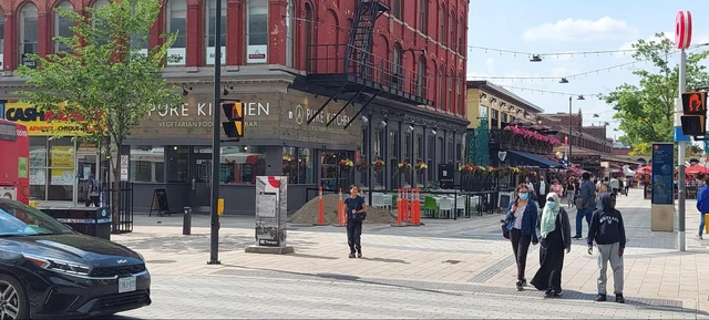 Intersection of Rideau and William Street in Ottawa